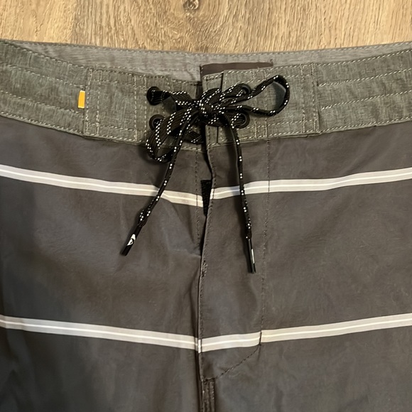 NWT Quiksilver Waterman Collection Liberty Overboard Beachshorts, size 31 - Picture 3 of 6